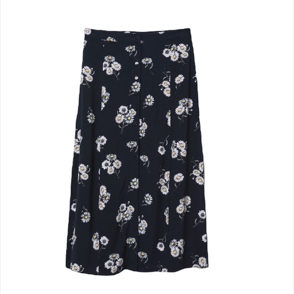H&M Dresses & Skirts - H&M Black Daisy Floral High Waisted Midi Split Skirt